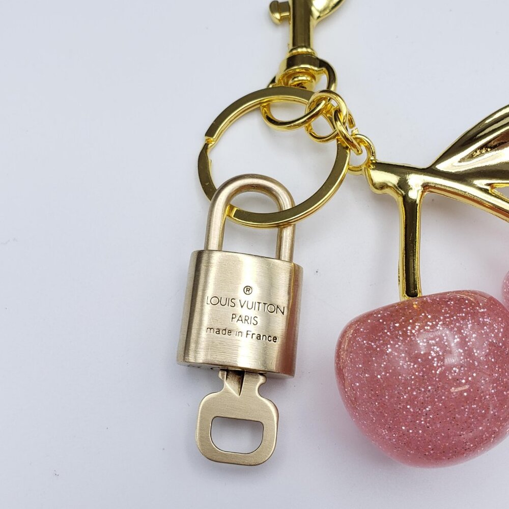 LV Gold Padlock & Key 🔒 Authentic Louis Vuitton Bag Unbranded Apple Charm - Picture 8 of 10
